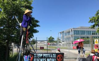 A protest in Farnborough to stop private flights (Image: Dorothea Hackman)