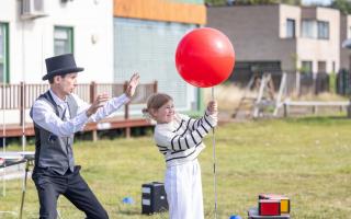 Sam the Juggler entertained the crowds at Tetherdown School's Annual Family Picnic (Image: Anna Gordon/Tetherdown School)